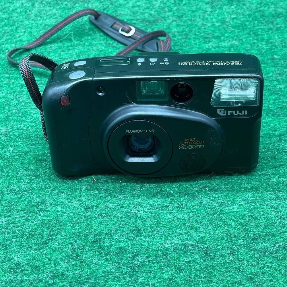 Fuji Discovery 400 Tele Multi Auto Focus 35/80mm Point Shoot Camera with Strap